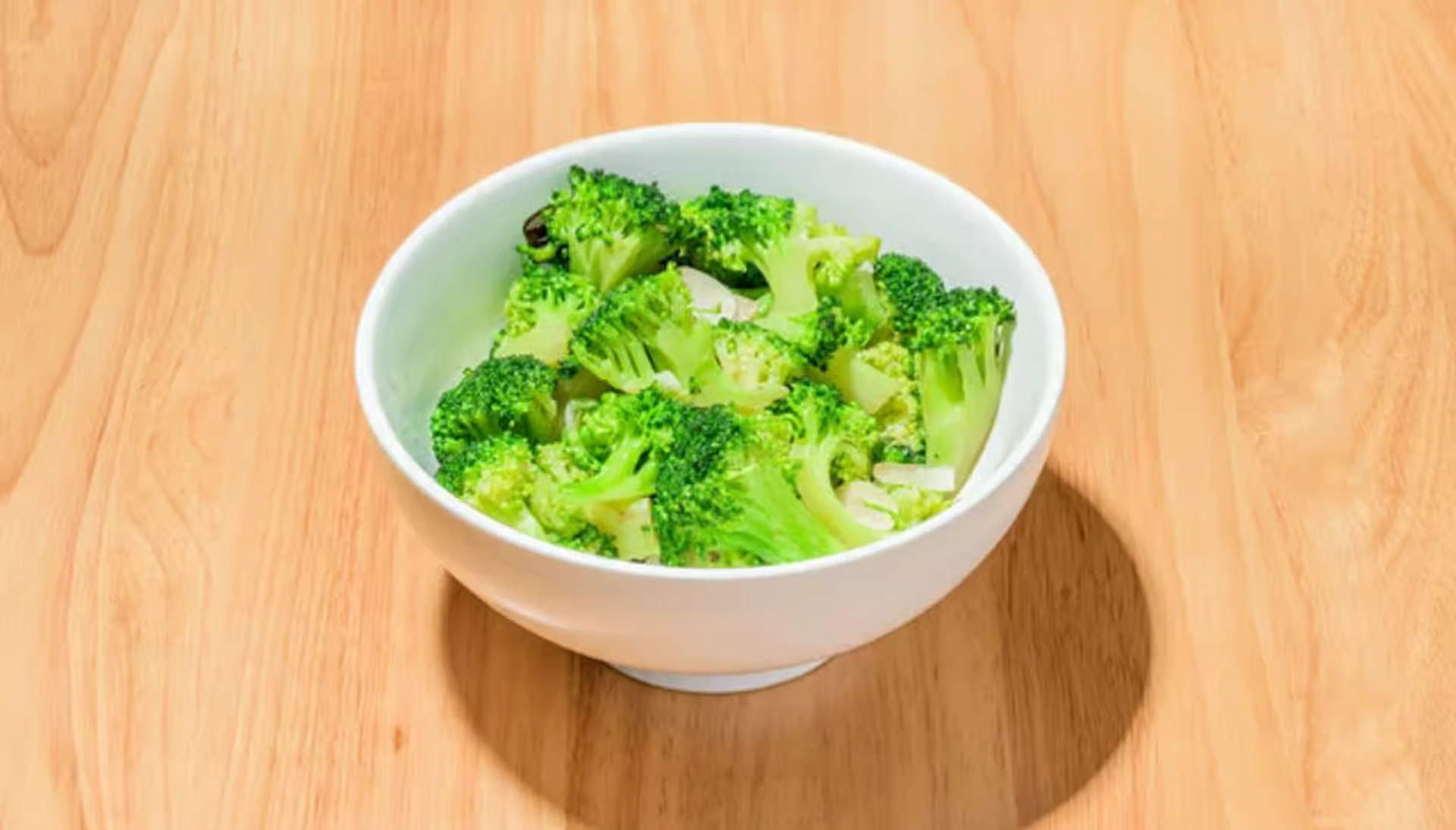 Broccoli with garlic stir-fry